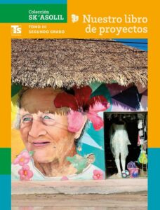 Portada de Nuestro libro de proyectos, Tomo III, segundo grado de telesecundaria, colección Sk'asolil: fotografía de una mujer mayor sonriente con una flor roja en el cabello frente a un mural